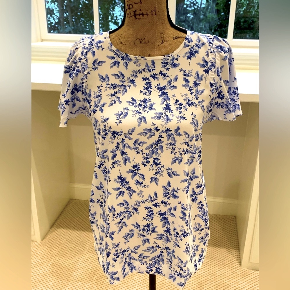Ann Taylor Scoop Neck Short Sleeve Summer Floral Tee